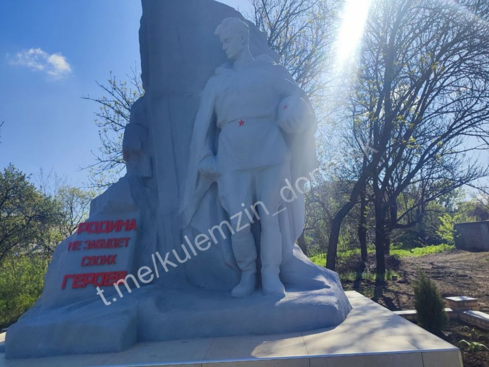 В честь приближающегося 80-летия Победы в Великой Отечественной войне, в Донецке организованы мероприятия по реконструкции памятников героям и благоустройству мест их захоронения