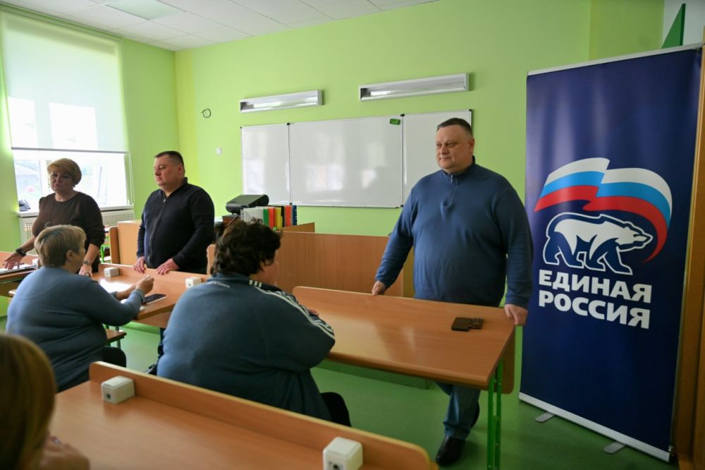 Руководитель Управы Куйбышевского внутригородского района Иван Адамец провел встречу с трудовым коллективом ГБОУ «Школа № 63 г.о. Донецк»