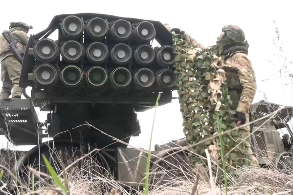 Расчет реактивной системы залпового огня «Ураган» группировки войск «Восток» уничтожил пункт временной дислокации ВСУ на Южно-Донецком направлении