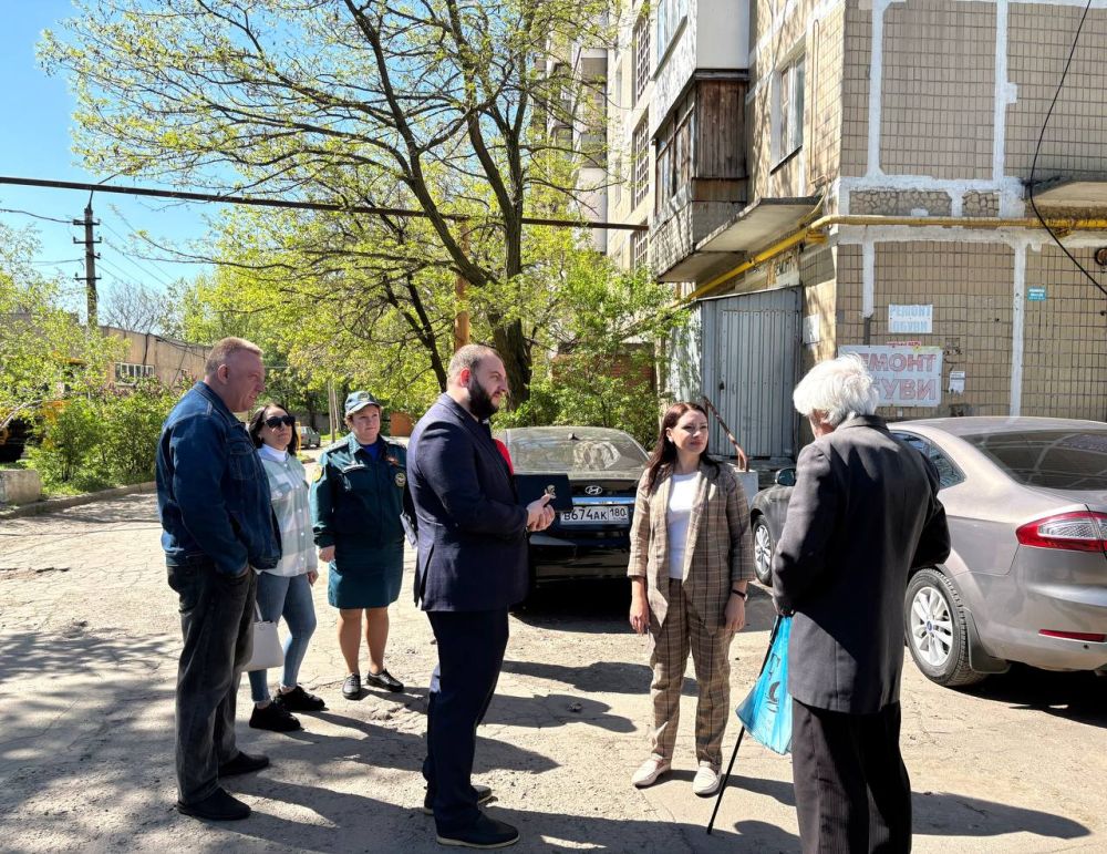 Сегодня, 29 апреля, состоялась встреча с жителями района, на которой присутствовали руководитель Управы Ленинского внутригородского района Татьяна Темникова, заместитель руководителя Управы Ленинского внутригородского района...