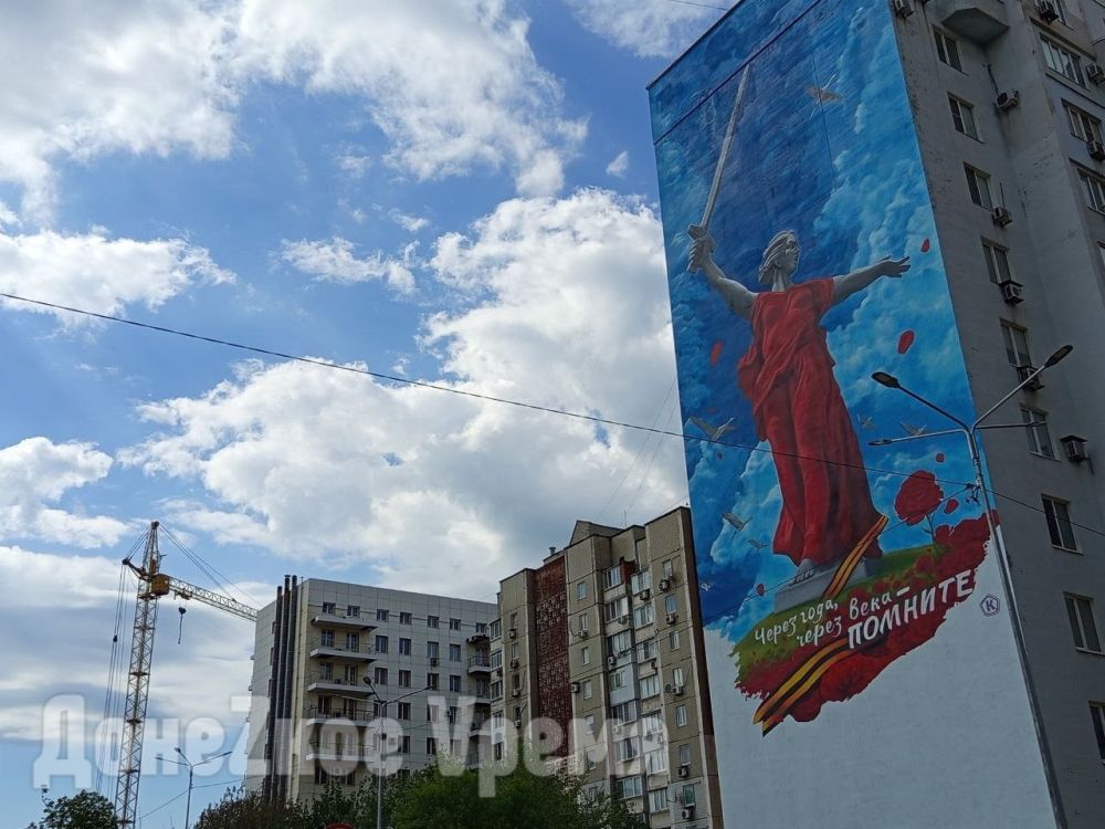 Невозможно пройти мимо: в Донецке появился новый мурал ко Дню Победы