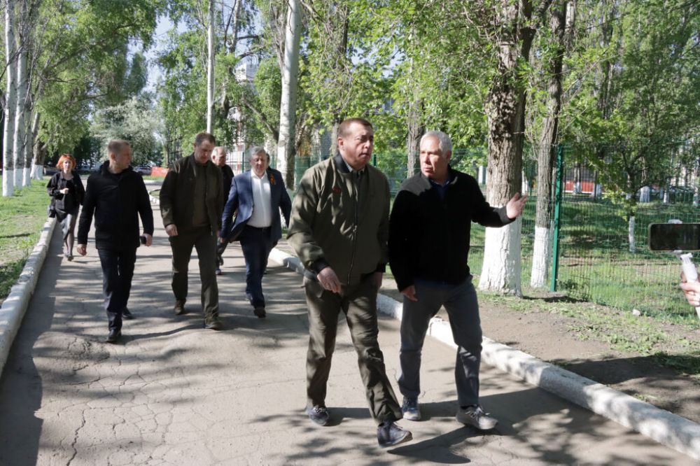 Руководитель Правительства ДНР и Губернатор Сахалинской области посетили объекты восстановления в Шахтёрске