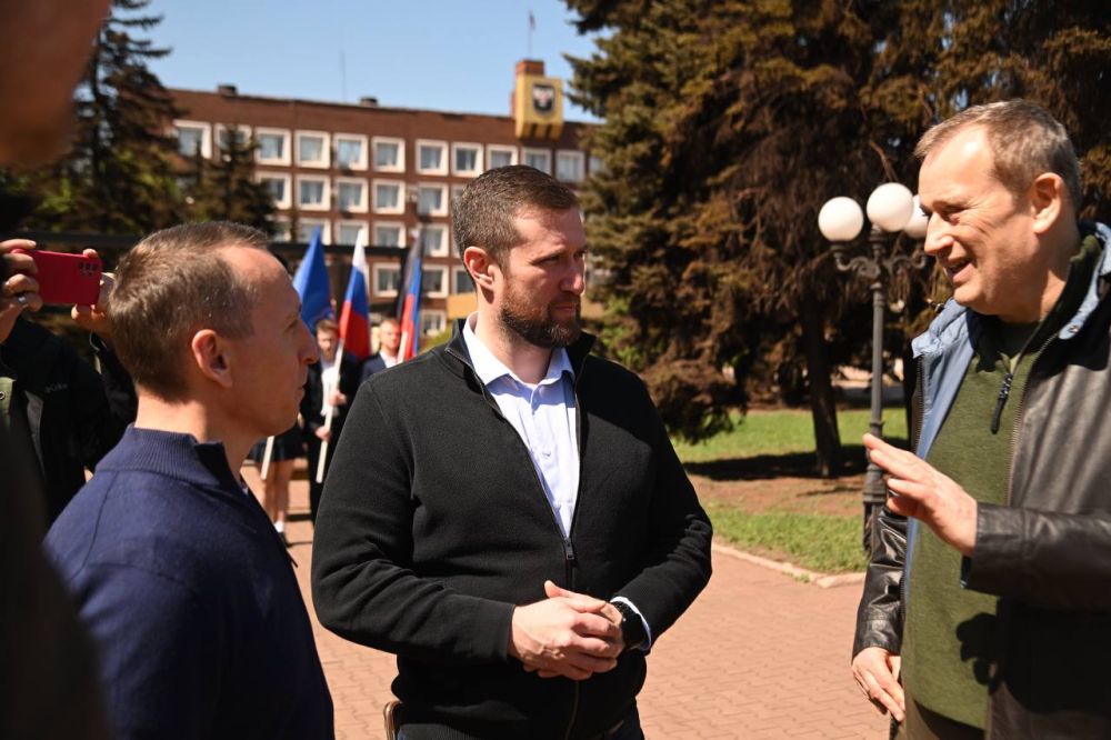 Зампред Правительства ДНР Владимир Зверков и губернатор Ленинградской области Александр Дрозденко осмотрели ряд объектов восстановления в Енакиево