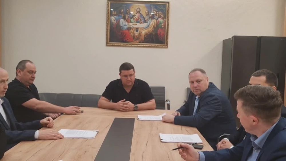 Юрий Мартынов: Сегодня провел совещание с представителями Народного Совета Донецкой Народной Республики по проекту регионального закона о физической культуре и спорте