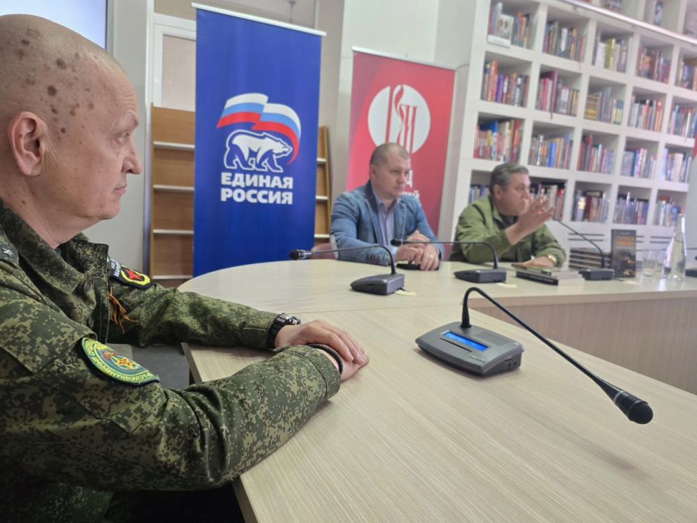 Дмитрий Огилец: Донецк посетил друг нашей "Солдатской библиотеки" Иван Соловьев!