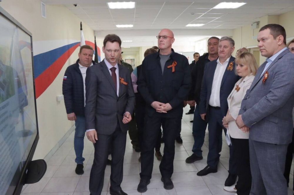 Заместитель Председателя Правительства РФ Дмитрий Чернышенко и глава Правительства ДНР Андрей Чертков посетили Мариуполь