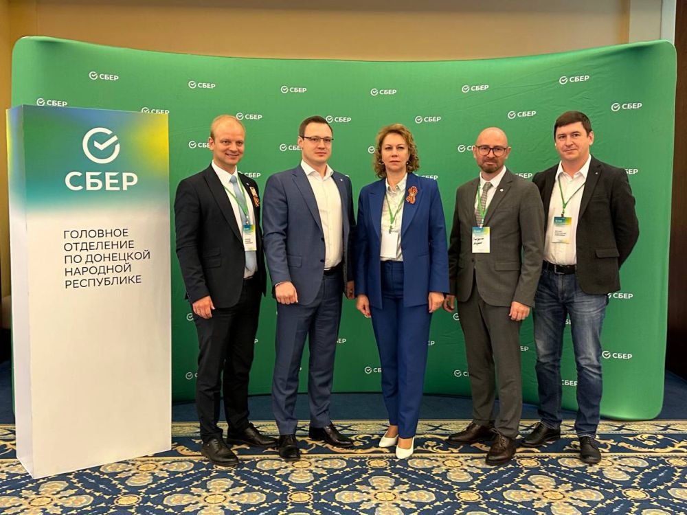 Лариса Толстыкина: На бизнес-встрече, организованной головным отделением Сбербанка России по Донецкой Народной Республике, вместе с министром здравоохранения ДНР Дмитрием Гарцевым и медицинским сообществом Республики...