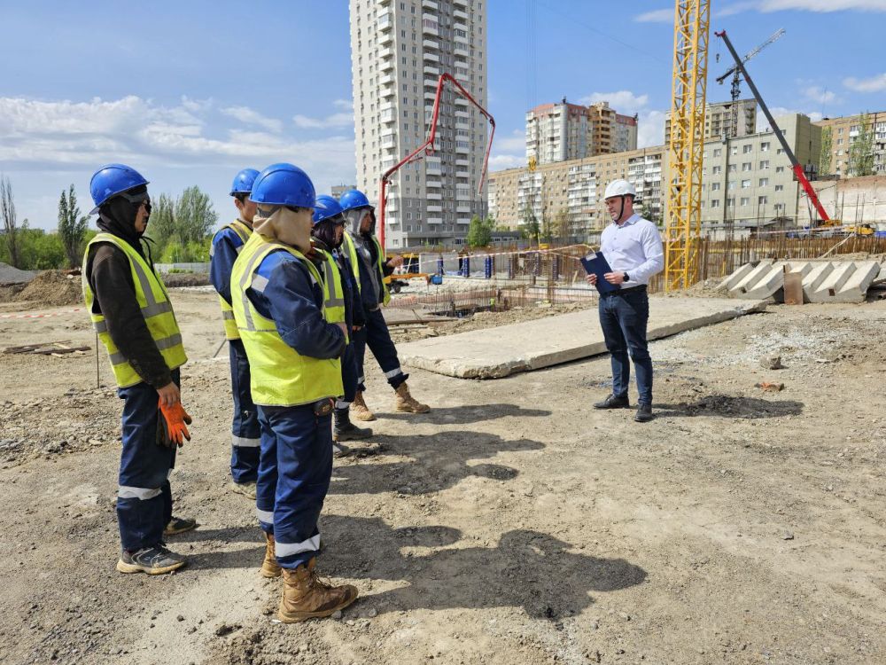 Татьяна Копылова: В Ворошиловском внутригородском районе города Донецка состоялась встреча с трудящимися-мигрантами, прибывшими в Российскую Федерацию в порядке не требующего получения визы, а также для граждан...