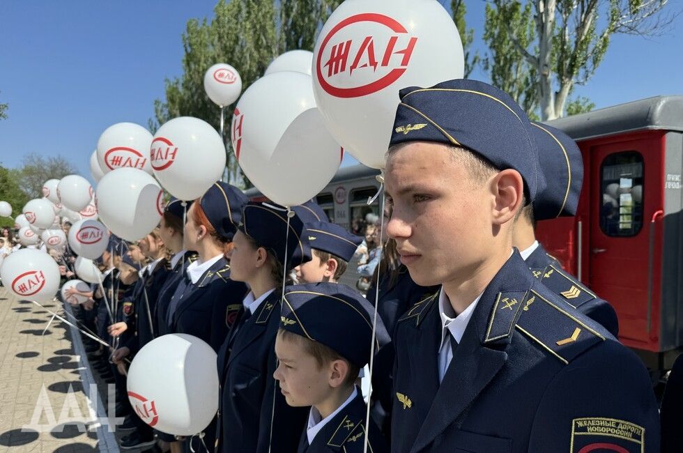 Поезд тронулся. В Донецке после капремонта открылась детская железная дорога