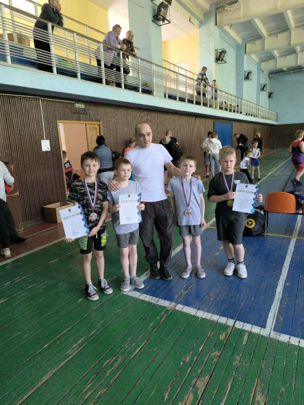 Юрий Будрин: Со 2 по 3 мая проходило Открытое первенство городского округа Донецк по спортивной борьбе (дисциплина: греко-римская борьба) среди юношей 2015-2018 г.р, посвященное празднованию 80-летия Дня Победы в Великой...