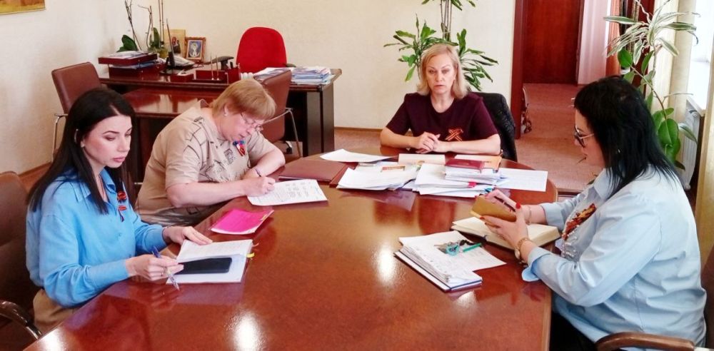 Наталья Бегуненко: Сегодня, 5 мая, руководитель Управы Петровского внутригородского района Администрации городского округа Донецк Наталья Ивановна Бегуненко провела еженедельный прием граждан