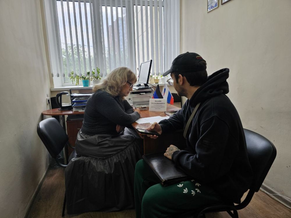 Сегодня, 6 мая, в общественной приёмной Партии «Единая Россия» Ворошиловского района города Донецка личный приём провела руководитель Управы Ворошиловского внутригородского района Администрации городского округа Донецк...