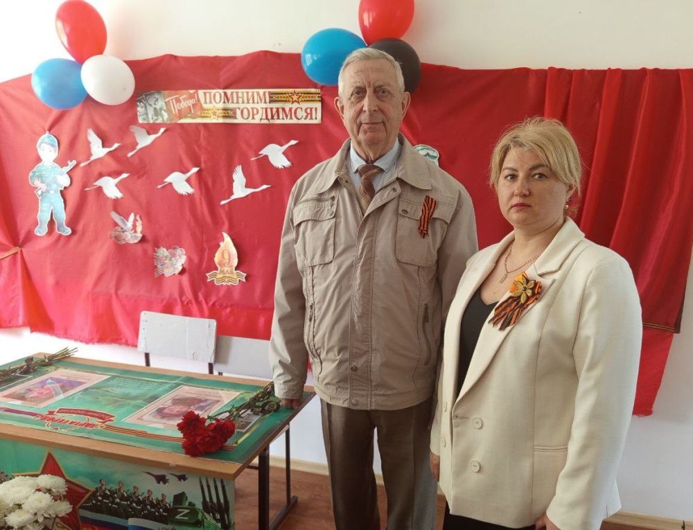 Наталья Бегуненко: Сегодня, 7 мая, в рамках проекта «Новая школа» партии «Единая Россия» в Петровском районе г. Донецка, в ГБОУ «Школа № 116 г. о. Донецк» состоялось торжественное открытие «Парт Героев» в честь выпускников...