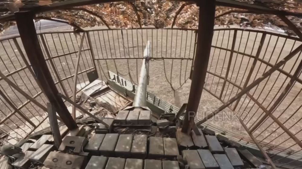 Андрей Руденко: Экипажи танков Т-72 5-й гвардейской танковой бригады группировки «Восток» поддерживают штурмовые подразделения на Южно-Донецком направлении, уничтожая огневые точки ВСУ