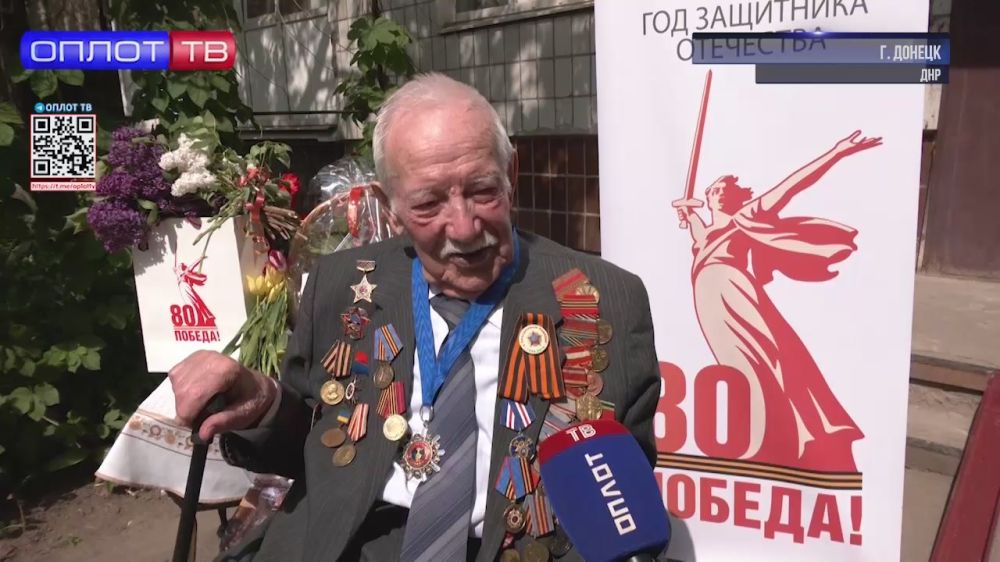 Парад у порога дома ветерана Великой Отечественной Войны!