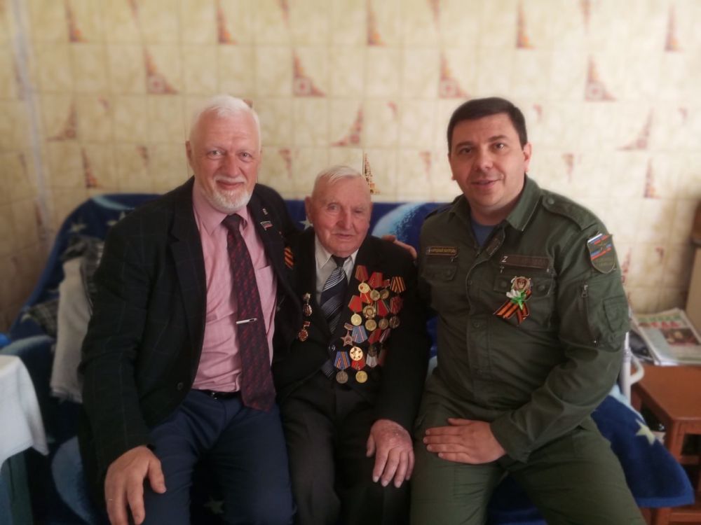 Андрей Бедило: Ветерану Великой Отечественной войны Пампухову Василию Михайловичу 102 года! Острый ум, юмор, воспоминания о фронтовой юности - все это восхищает и дает пример нам! Сегодня, в преддверии 80 - й годовщины...