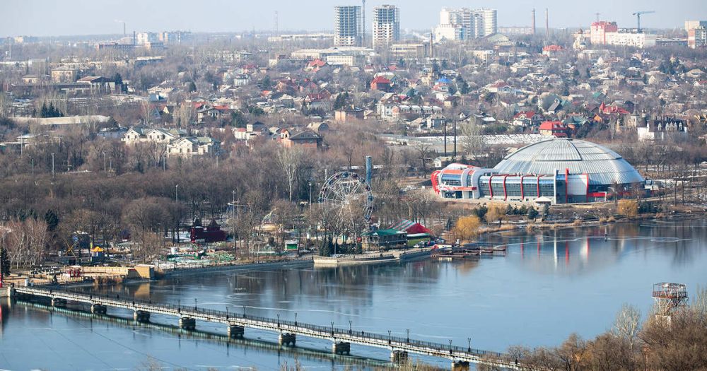 "Капсулу времени" заложили в музее в Донецке накануне 80-летия Победы