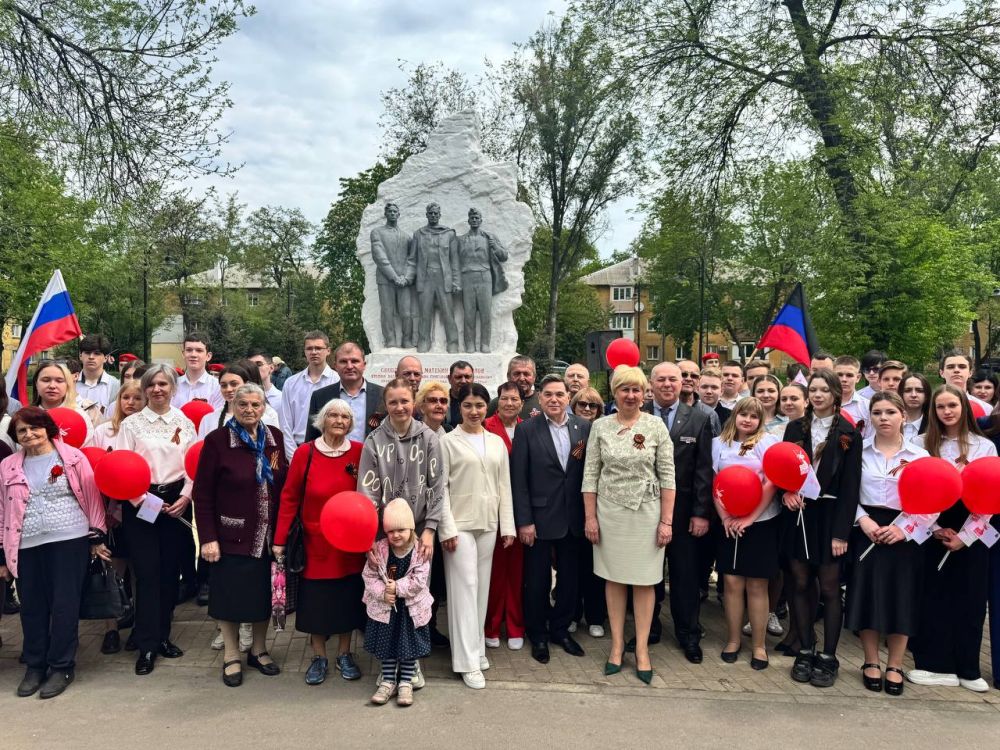 Сегодня, в рамках празднования 80-й годовщины Великой Победы, в Пролетарском районе прошли торжественные митинги у памятных мест, посвященных героическим событиям Великой Отечественной войны
