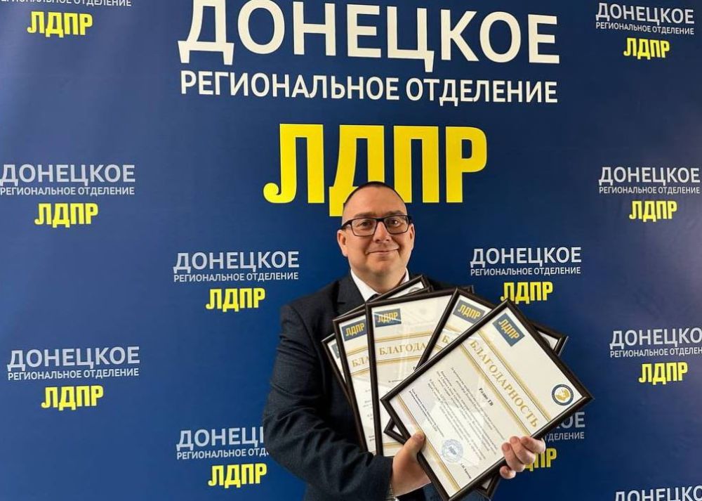 Андрей Крамар: Перед сегодняшней сессией Народного Совета нашей командой ЛДПР поздравили радиостанции Республики с профессиональным праздником – Днем радио