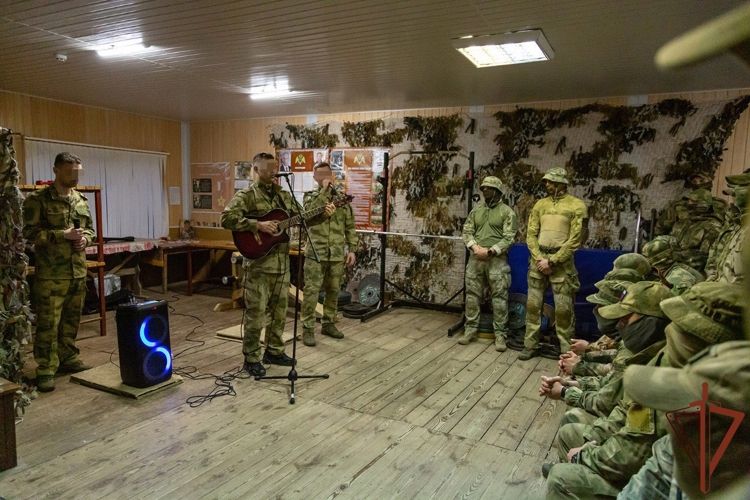 Военные музыканты Росгвардии выступили в зоне СВО (видео)