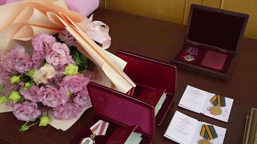 Спасли тысячи жизней: медикам ДНР вручили высокие государственные и ведомственные награды