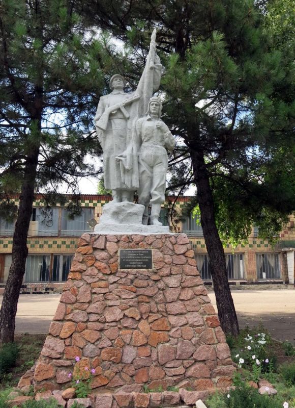 Памятники героям Великой Отечественной в Донецке