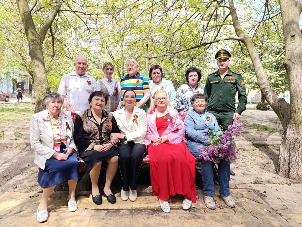 Сегодня, в преддверии празднования 80-летия Победы в Великой Отечественной войне прошла акция «Поем двором»