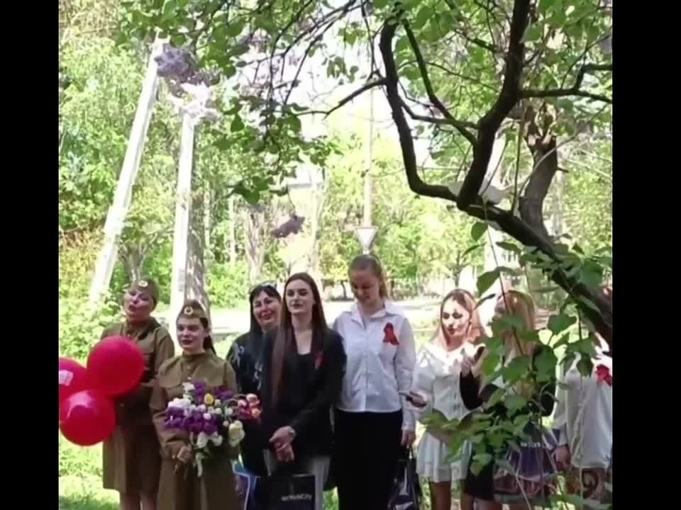 Юрий Будрин: В рамках проектов Всероссийской политической партии Единая Россия, активисты первичного отделения № 245 поздравили ветерана Великой Отечественной войны - Луцык Валентину Федоровну, жительницу поселка Абакумова...