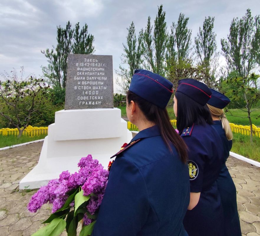 В преддверии 9 Мая личный состав ГУФСИН России по ДНР возложил цветы к памятникам и мемориалам