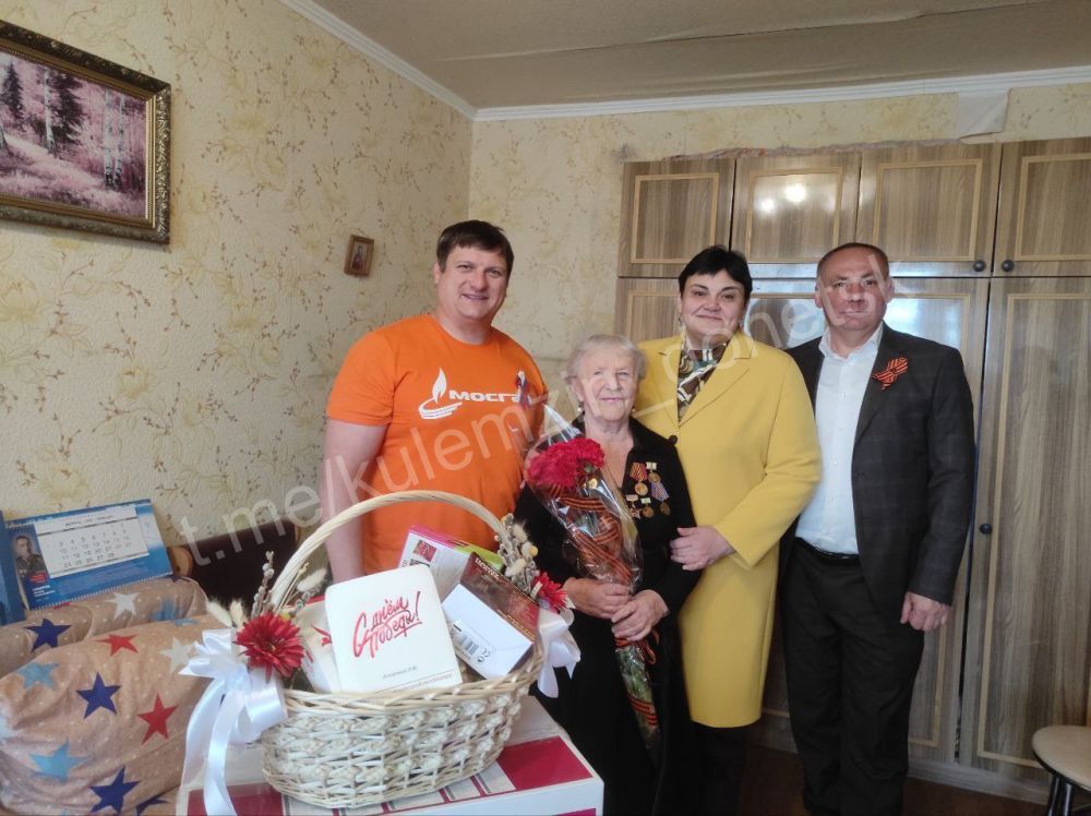 Алексей Кулемзин: По поручению президента Российской Федерации Владимира Путина и при поддержке Главы Донецкой Народной Республики Дениса Пушилина, депутаты Народного Совете и Донецкого городского совета Донецкой Народной...