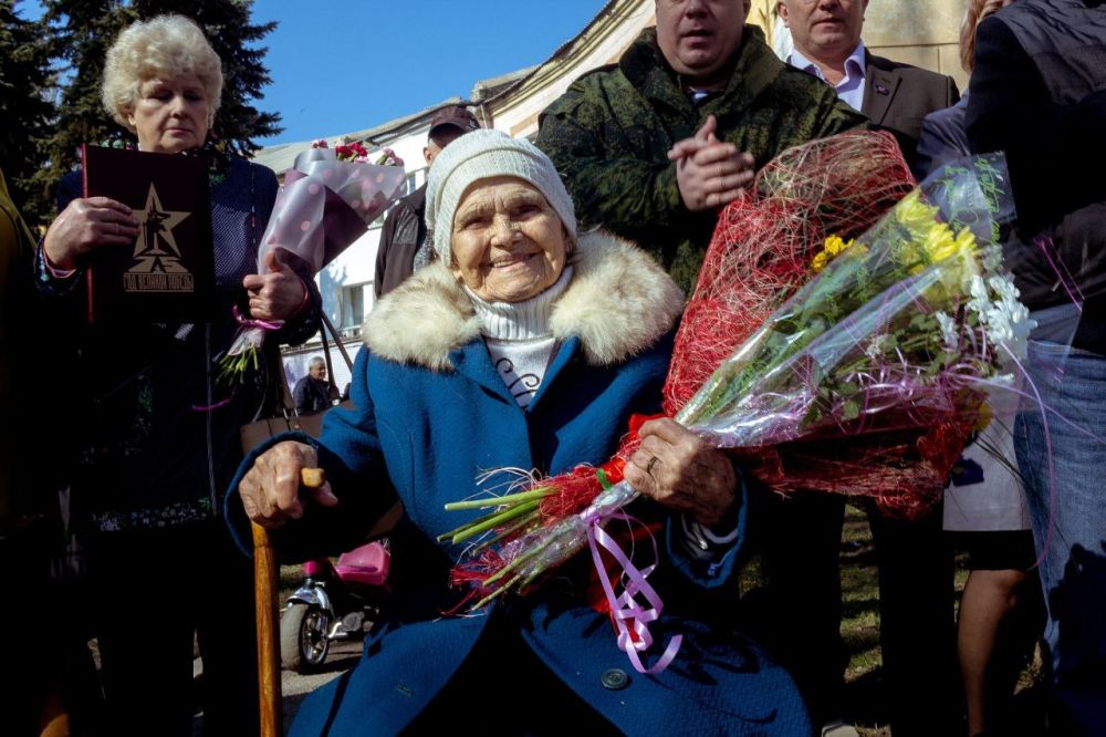 Денис Григорюк: Донбасские ветераны Великой Отечественной войны в разные годы на парадах Победы в Донецке