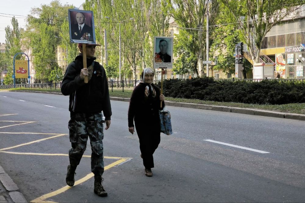 Денис Григорюк: Одиночная акция "Бессмертный полк" в Донецке