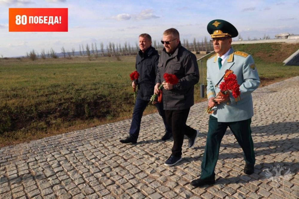 Руководитель ФТС России Валерий Пикалёв посетил мемориальный комплекс «Саур-Могила»
