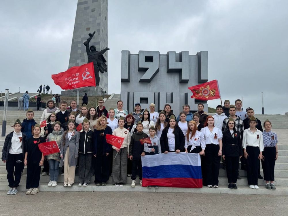 Юрий Будрин: В рамках партийного проекта «Историческая Память» Всероссийской партии Единая Россия в школе № 86 г.о. Донецк была организована автобусная экскурсия к мемориальному комплексу «Саур-Могила»