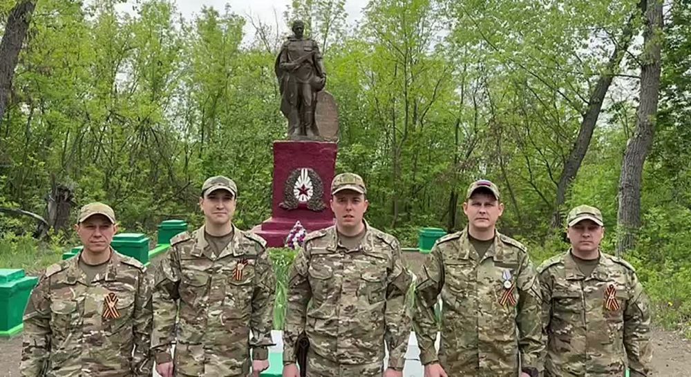 1 С Днем Победы россиян поздравили бойцы третьего мотострелкового батальона девятой отдельной мотострелковой бригады