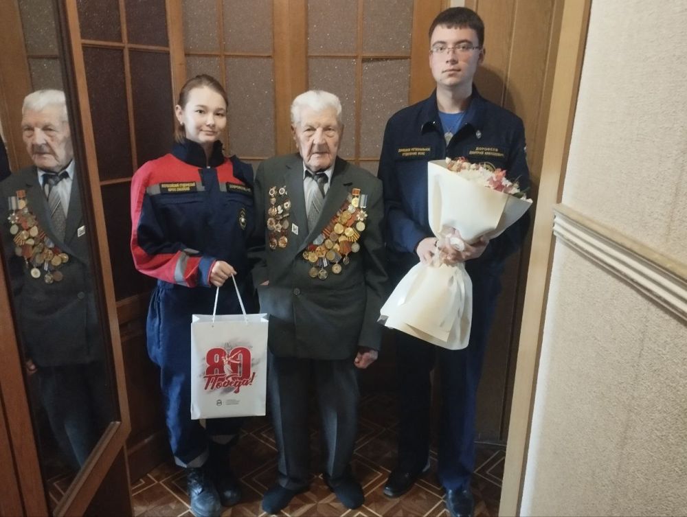 Добровольцы Донецкого РО ВСКС из Донецка, Макеевки и Мариуполя поздравили ветеранов Великой Отечественной войны с праздником Великой Победы