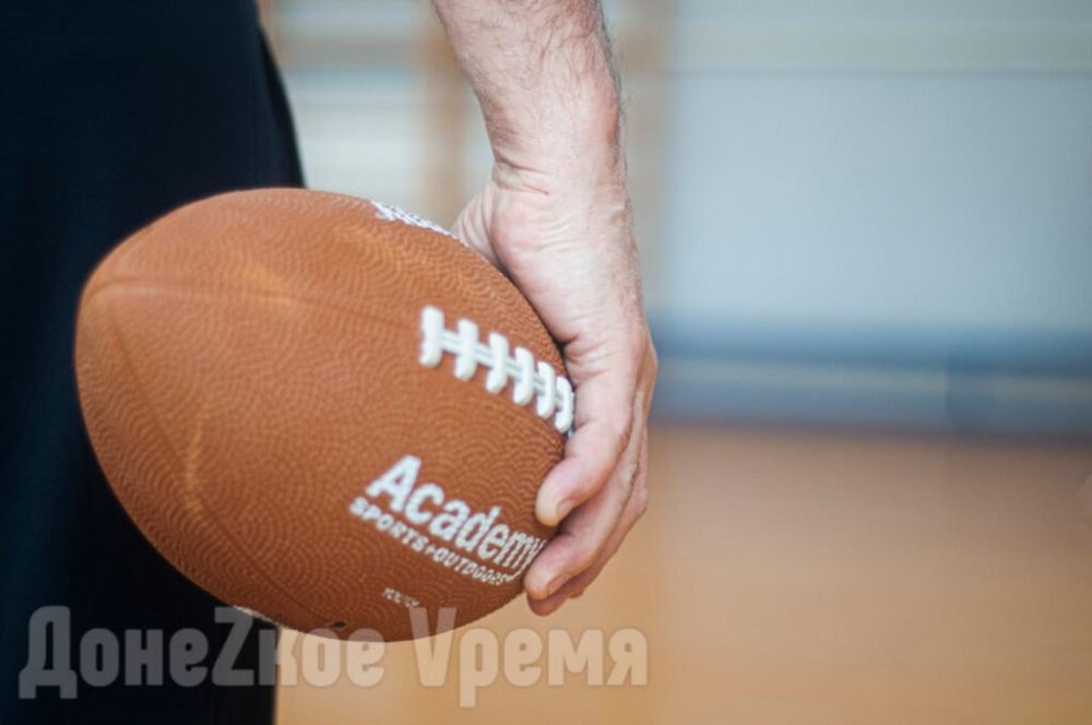 Общими усилиями: в ДНР новый спортинвентарь доставили почти во все школы