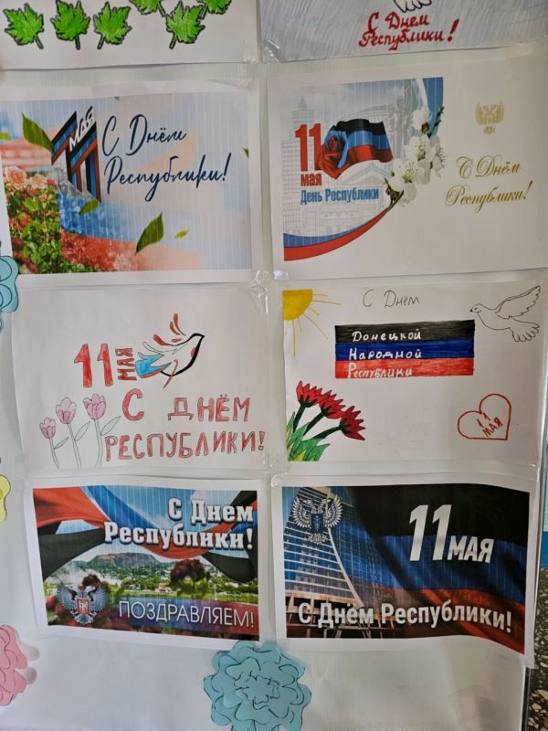 В гимназии № 92 прошла замечательная выставка рисунков, посвященная Дню Донецкой Народной Республики !