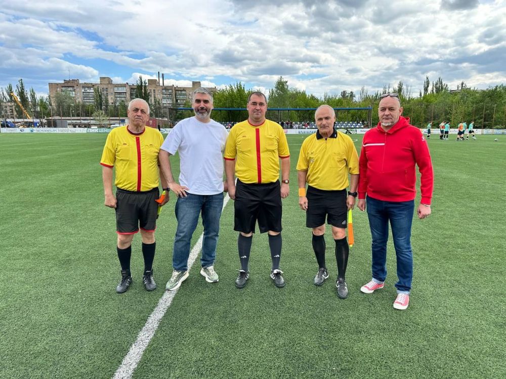 Алексей Дорофеев: Сегодня, в День Республики, посетил футбольный матч