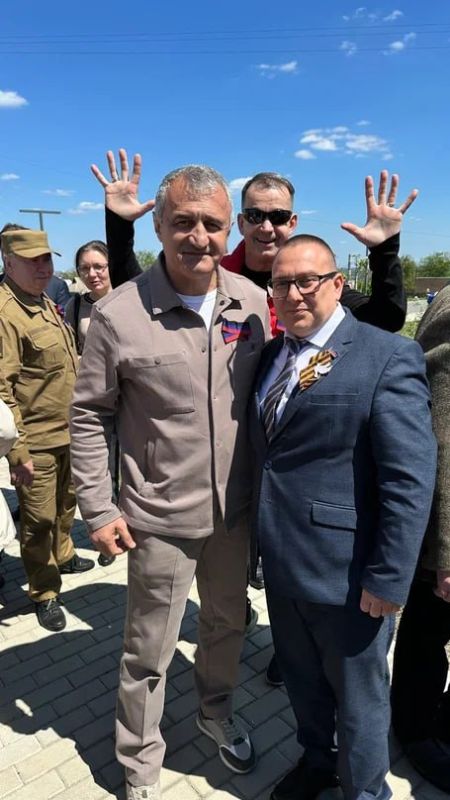 Андрей Крамар: Вместе с Председателем Народного Совета ДНР Константином Александровичем Кузьминым, заместителем командира добровольческого корпуса Анатолием Ильичом Бибиловым и народным артистом России, депутатом Госдумы...