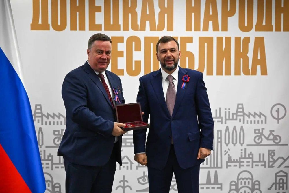 Глава ДНР Денис Пушилин наградил депутатов Народного Совета ДНР и сотрудников Аппарата парламента