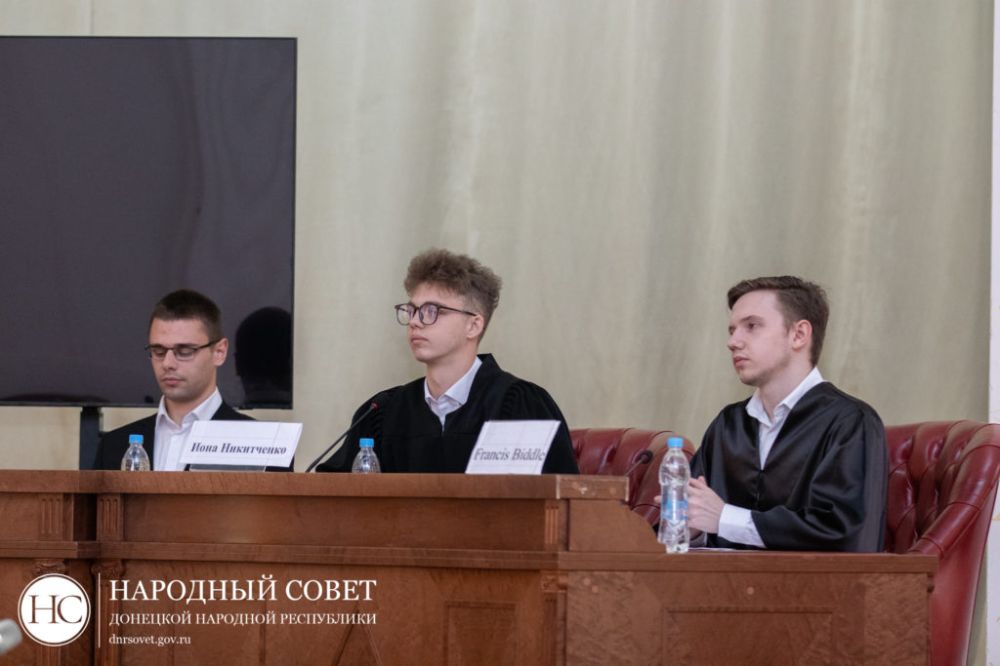 Студенты Центра молодежной дипломатии «ЛЕГАТУС» провели реконструкцию Нюрнбергского судебного процесса