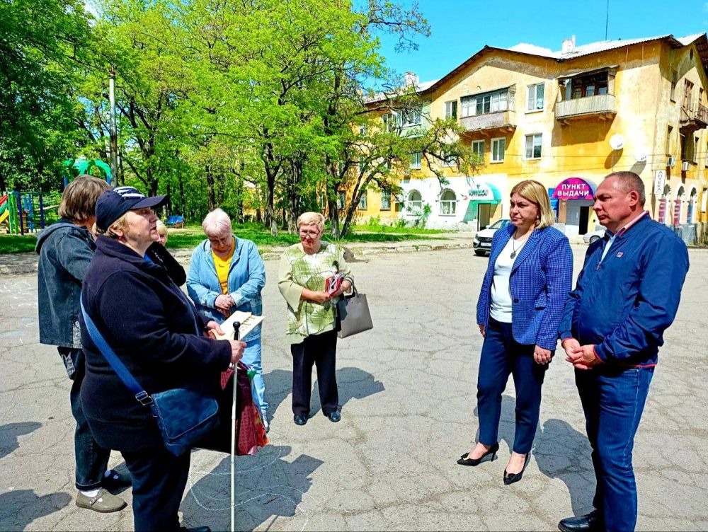 Михаил Меренков: Сегодня, 14 мая, в Буденновском районе прошли встречи с населением на территории микрорайонов «Мушкетово-Вертикальный» и «Донской-1», где жители смогли задать интересующие вопросы и получить ответы от...