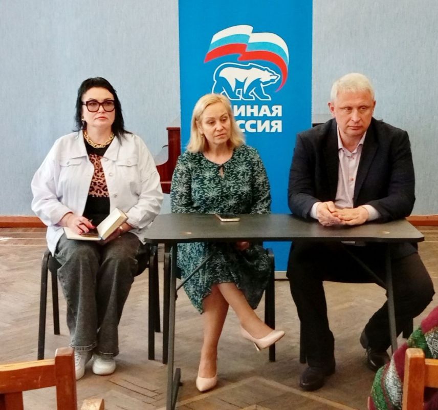 Наталья Бегуненко: В четверг, 15 мая, руководитель Управы Петровского внутригородского района Администрации городского округа Донецк Бегуненко Наталья провела встречу с трудовым коллективом муниципального бюджетного...