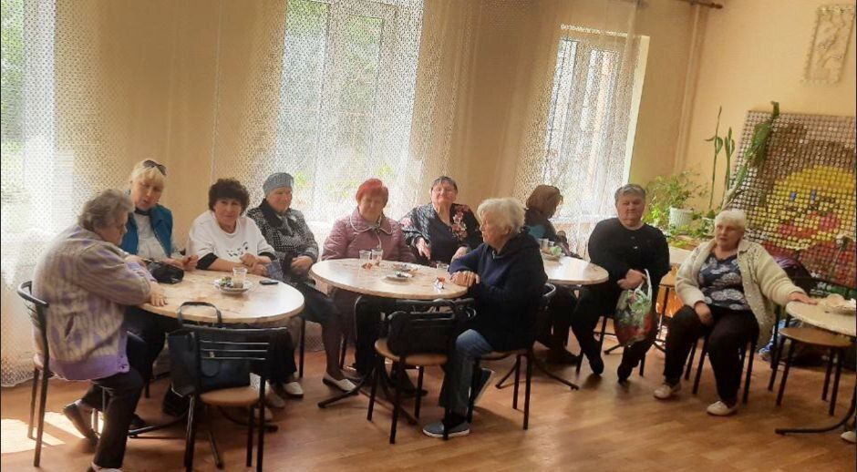 Наталья Бегуненко: Сегодня сотрудники и подопечные «Территориального центра социального обслуживания (предоставления социальных услуг) Петровского района города Донецка» принимали у себя в гостях вокальный коллектив «Дворца...