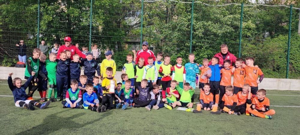 Под эгидой проекта «Детский спорт» ВПП «Единая Россия» 8 мая в Макеевке прошел турнир по футболу, приуроченный к празднованию 80-летия Великой Победы