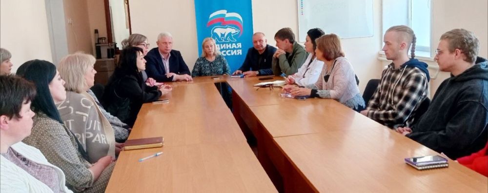 Наталья Бегуненко: В четверг, 15 мая, руководитель Управы Петровского внутригородского района Администрации городского округа Донецк Бегуненко Наталья провела встречу с трудовыми коллективами отдела дошкольного образования...