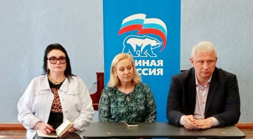 Наталья Бегуненко: В четверг, 15 мая, руководитель Управы Петровского внутригородского района Администрации городского округа Донецк Бегуненко Наталья провела встречу с трудовым коллективом муниципального бюджетного...