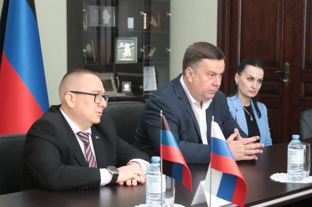 Андрей Крамар: Вместе с Председателем Народного Совета ДНР Константином Александровичем Кузьминым принимали гостей из Мордовии – заместителя Председателя Государственного Собрания Республики Мордовия Евгения Павловича Тюрина...