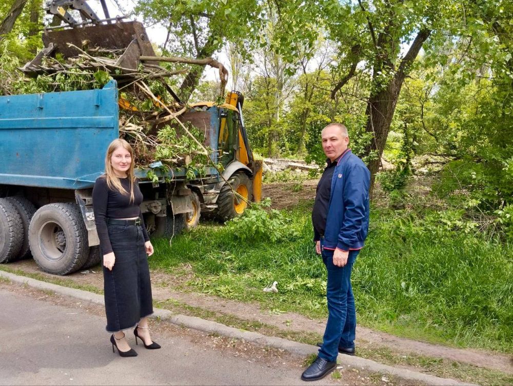 Михаил Меренков: Сегодня руководитель Управы Буденновского внутригородского района проконтролировал начало работ по благоустройству парка «Энергетиков» – победителя Всероссийского голосования по проекту «Формирование...